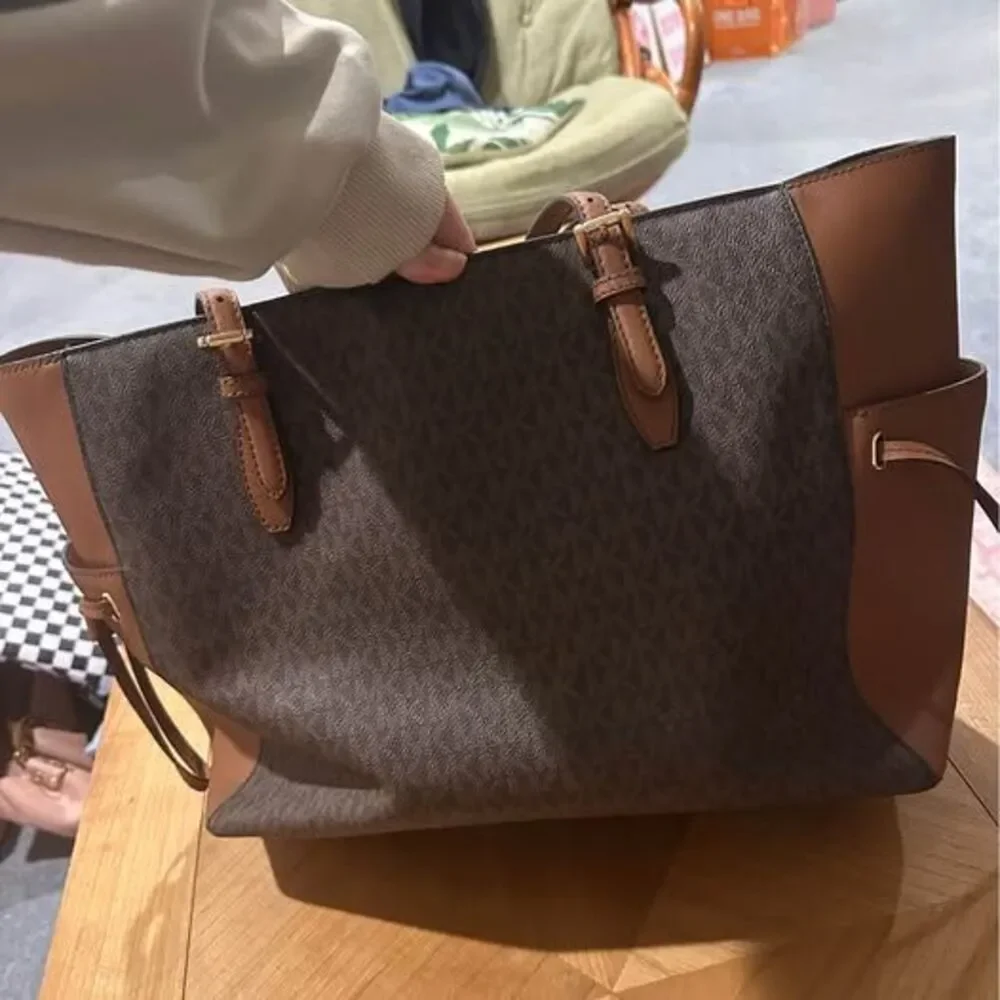 Michael Kors Jet Set Travel Large Tote Brown MK Signature with Luggage Trim